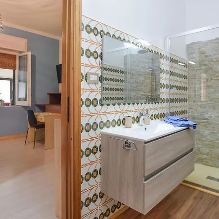 Lovely In With Kitchen Holiday home
