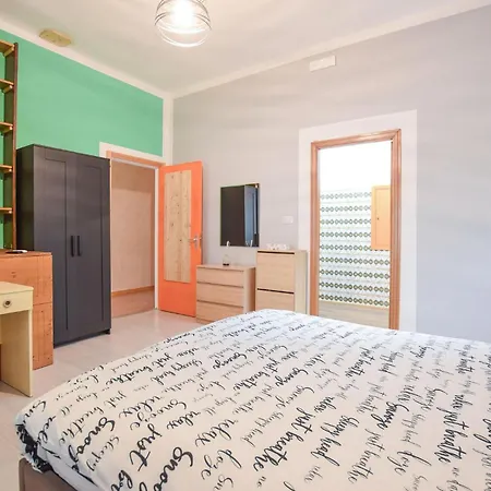 Lovely In With Kitchen Holiday home